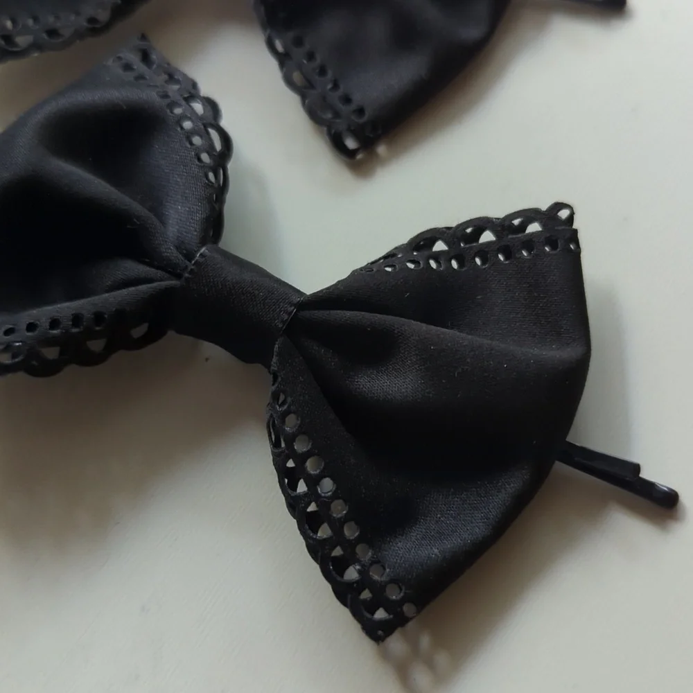 🆕 black satin eyelet trim bow set